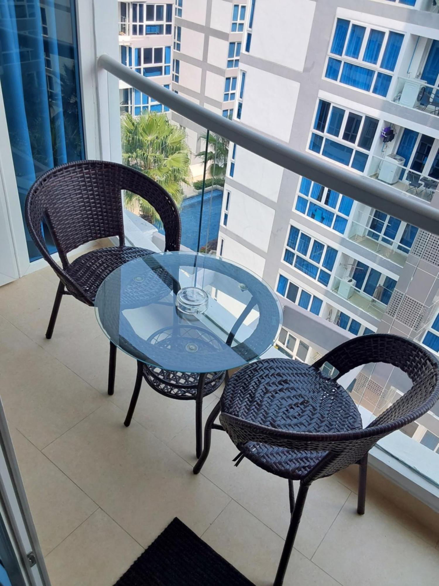 Grand Avenue, 2 Bed-/ 2 Bathroom, 70 Sqm, Pool View Apartemen