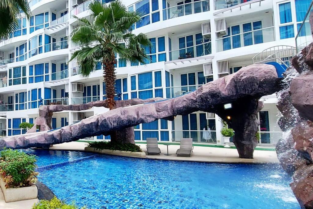 Grand Avenue, 2 Bed-/ 2 Bathroom, 70 Sqm, Pool View Apartemen