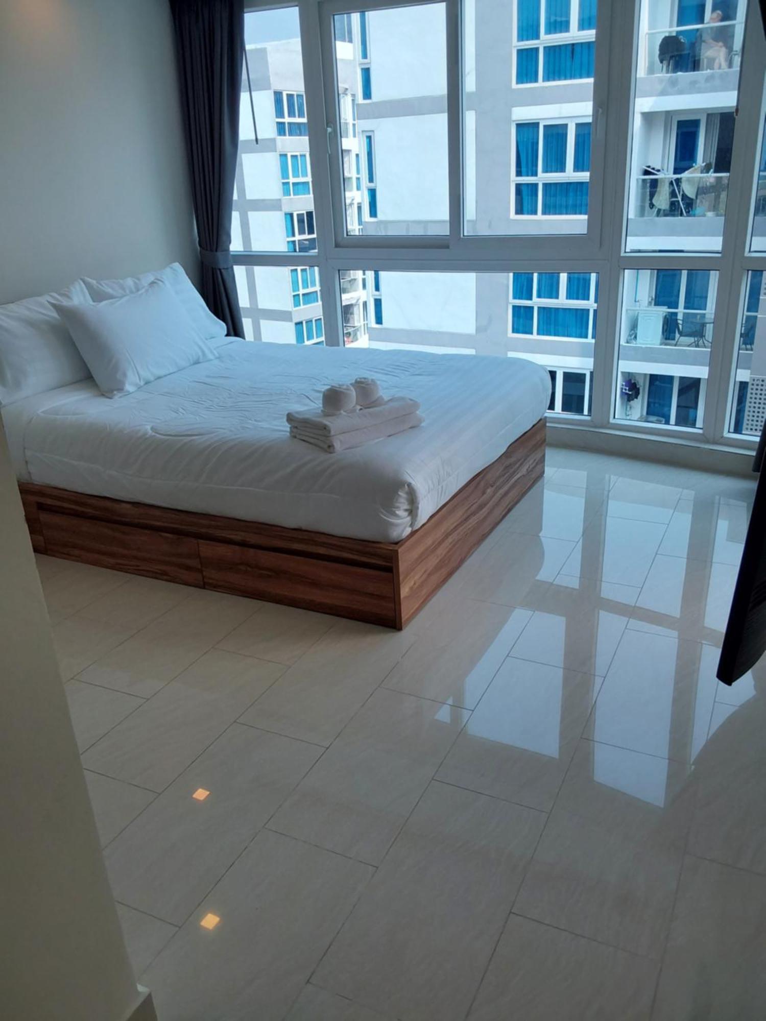 Apartemen Grand Avenue, 2 Bed-/ 2 Bathroom, 70 Sqm, Pool View *