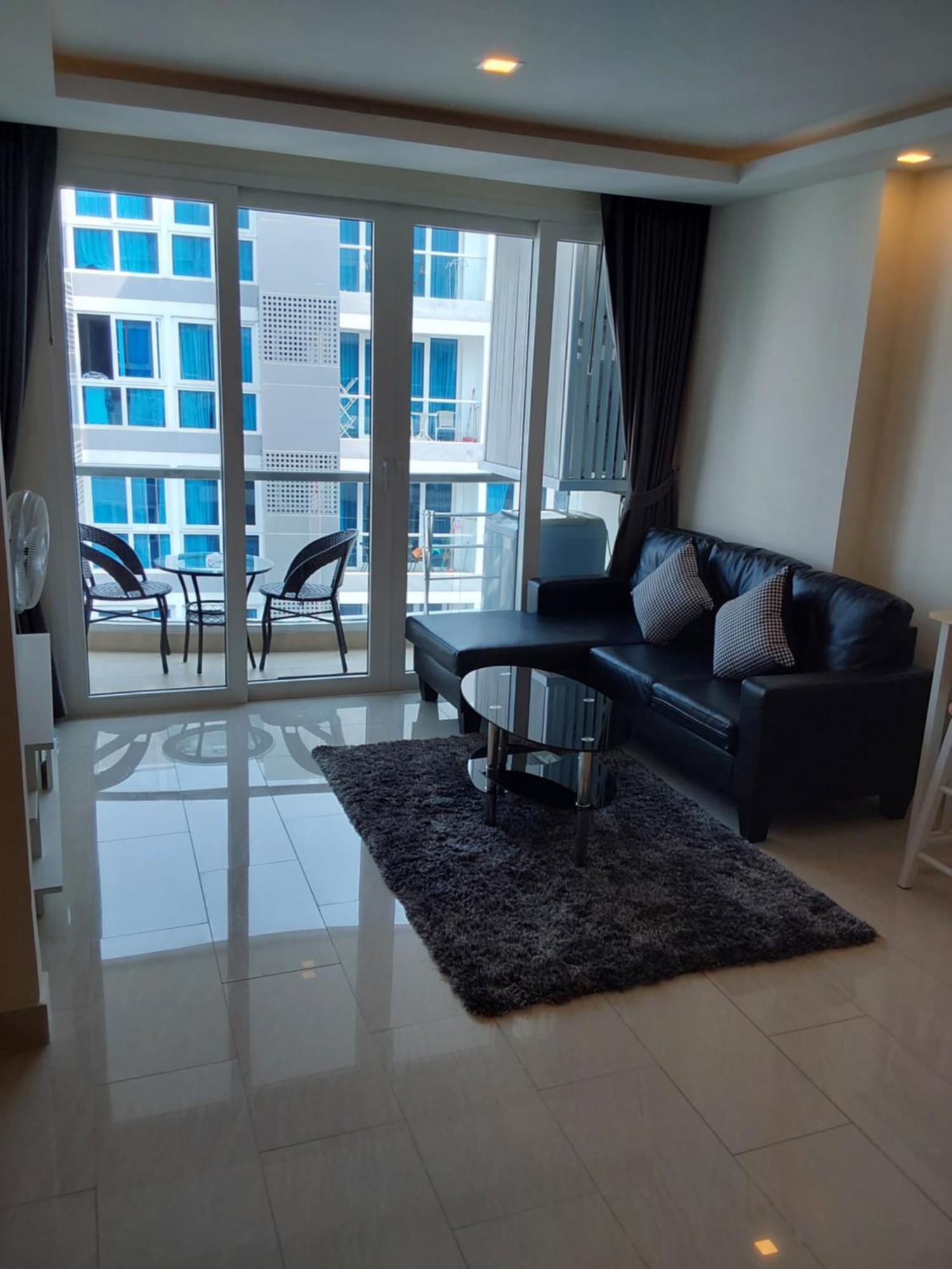 Apartemen Grand Avenue, 2 Bed-/ 2 Bathroom, 70 Sqm, Pool View *